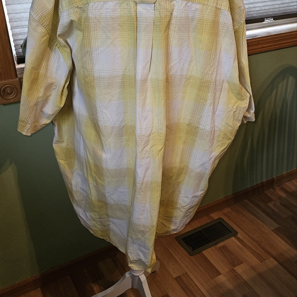 Cabelas 2xl short sleeve button down. Yellow and white. - Picture 3 of 8